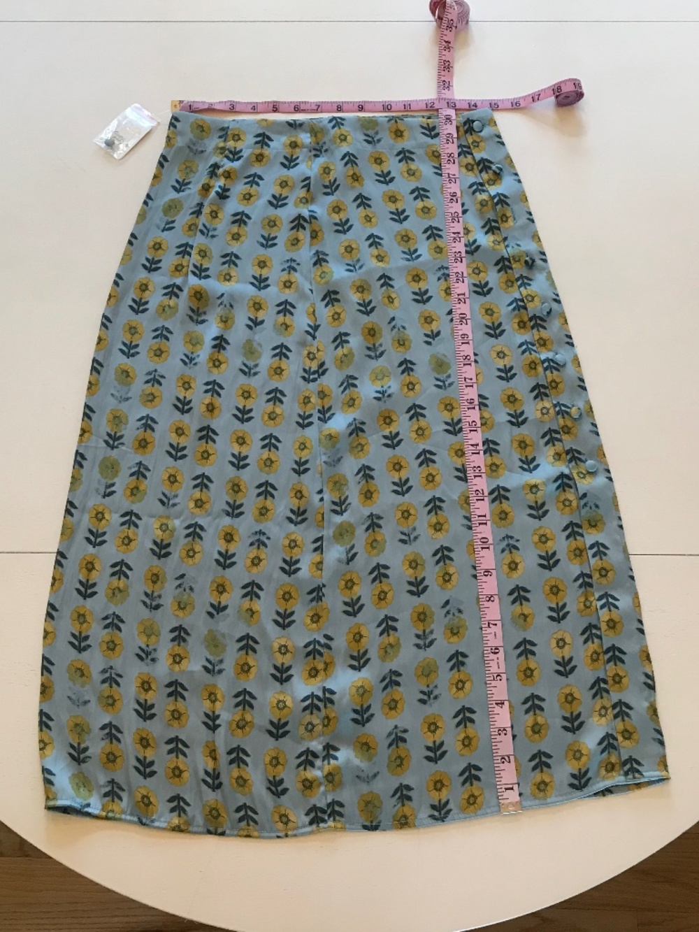 TRENDING 🔥 BOHO-CHIC ALL OVER FLORAL PRINT 90’S RETRO SATIN FREE PEOPLE SKIRT - Picture 2 of 13